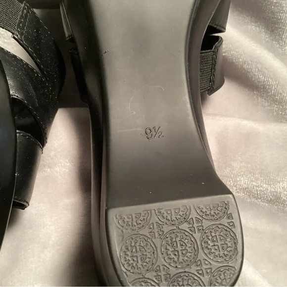 Women’s Black leather sandals. NWT Size 9.5 - Picture 5 of 9